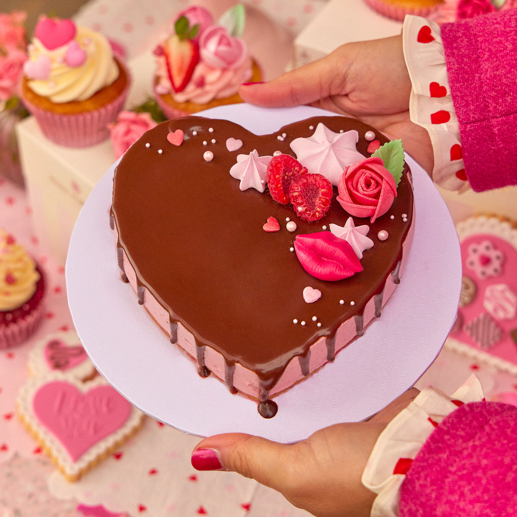 Raspberry & Chocolate Cheesecake Heart - Peggy Porschen Cakes Ltd
